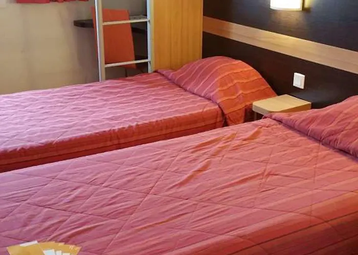 B&B Hotel Bayeux מלון