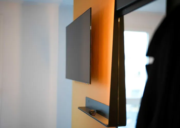 B&B Hotel Bayeux מלון 2*